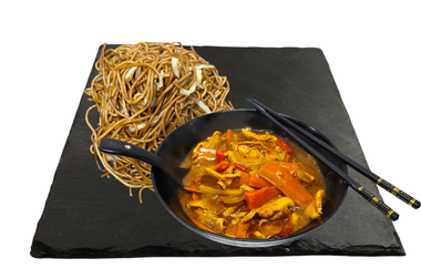 Pui Sichuan cu tăieței prăjiți